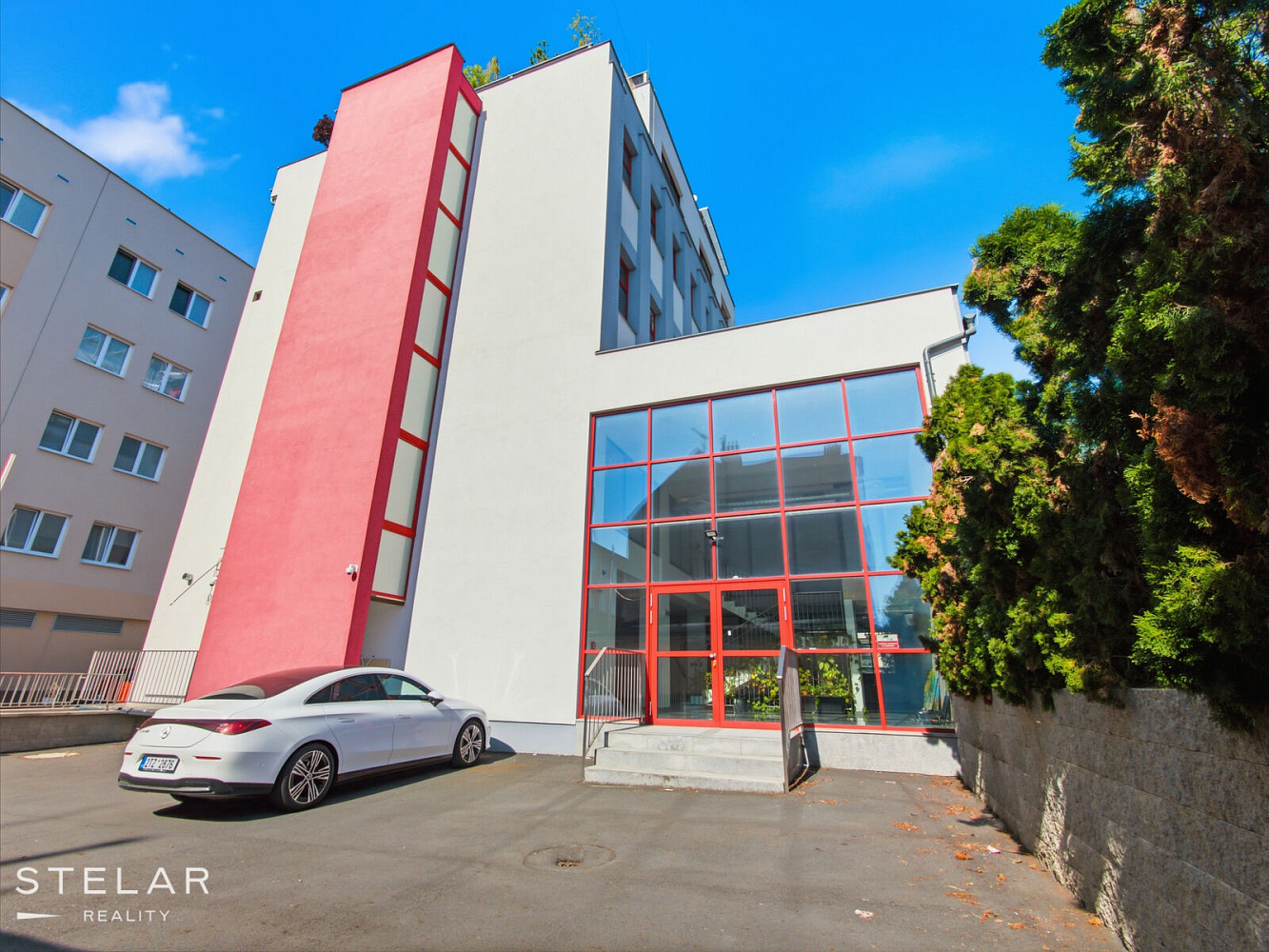 Pronájem kanceláře 213 m² – fotografie 2