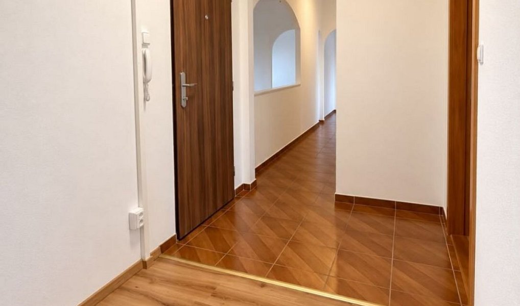 Prodej bytu 2+1 60 m², Klášterec nad Ohří – náhled fotky 3
