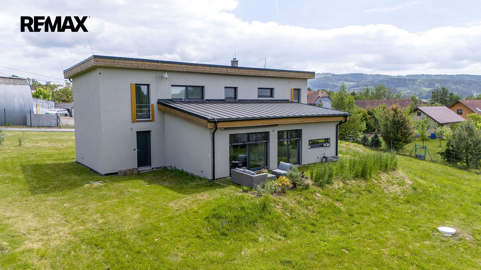 Prodej domu 193 m² s pozemkem 2 605 m²