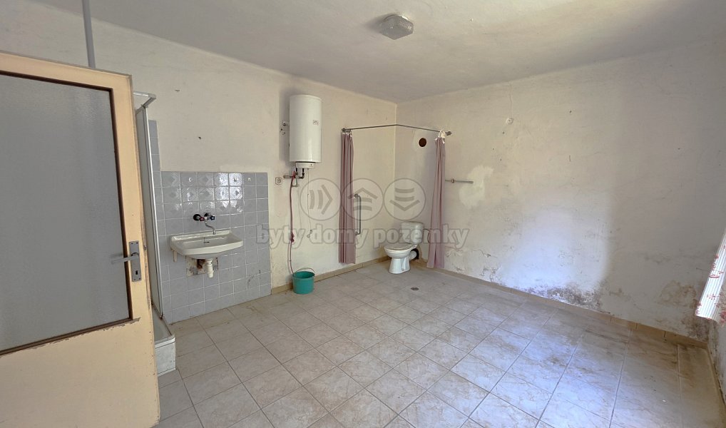 Prodej domu 238 m² s pozemkem 3 800 m², Fulnek – náhled fotky 3