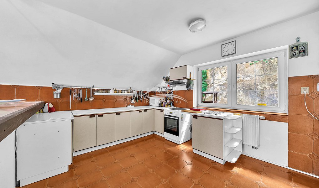 Prodej domu 330 m² s pozemkem 719 m², Praha – náhled fotky 3
