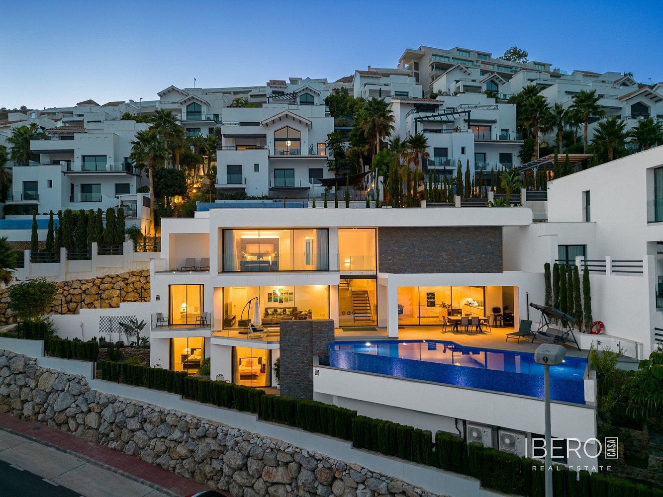 Prodej domu 260 m² s pozemkem 700 m²