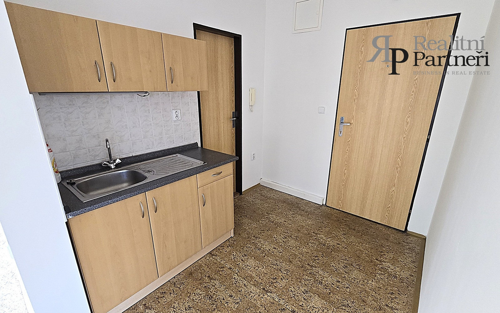 Pronájem kanceláře 56 m² — photo 3