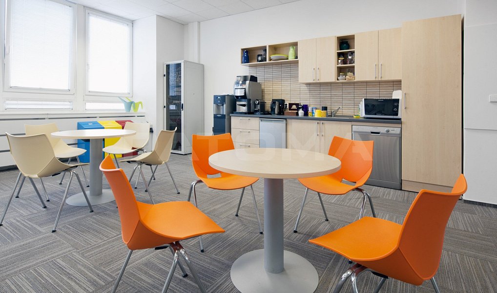 Pronájem kanceláře 658 m², Praha – náhled fotky 4