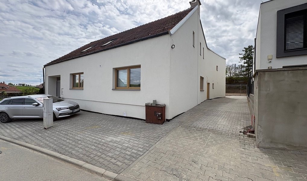 Pronájem bytu 3+1 86 m², Střelice – náhled fotky 2