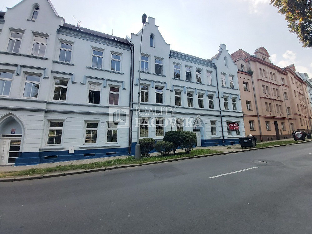 Pronájem bytu 2+kk 40 m² – pohled 2
