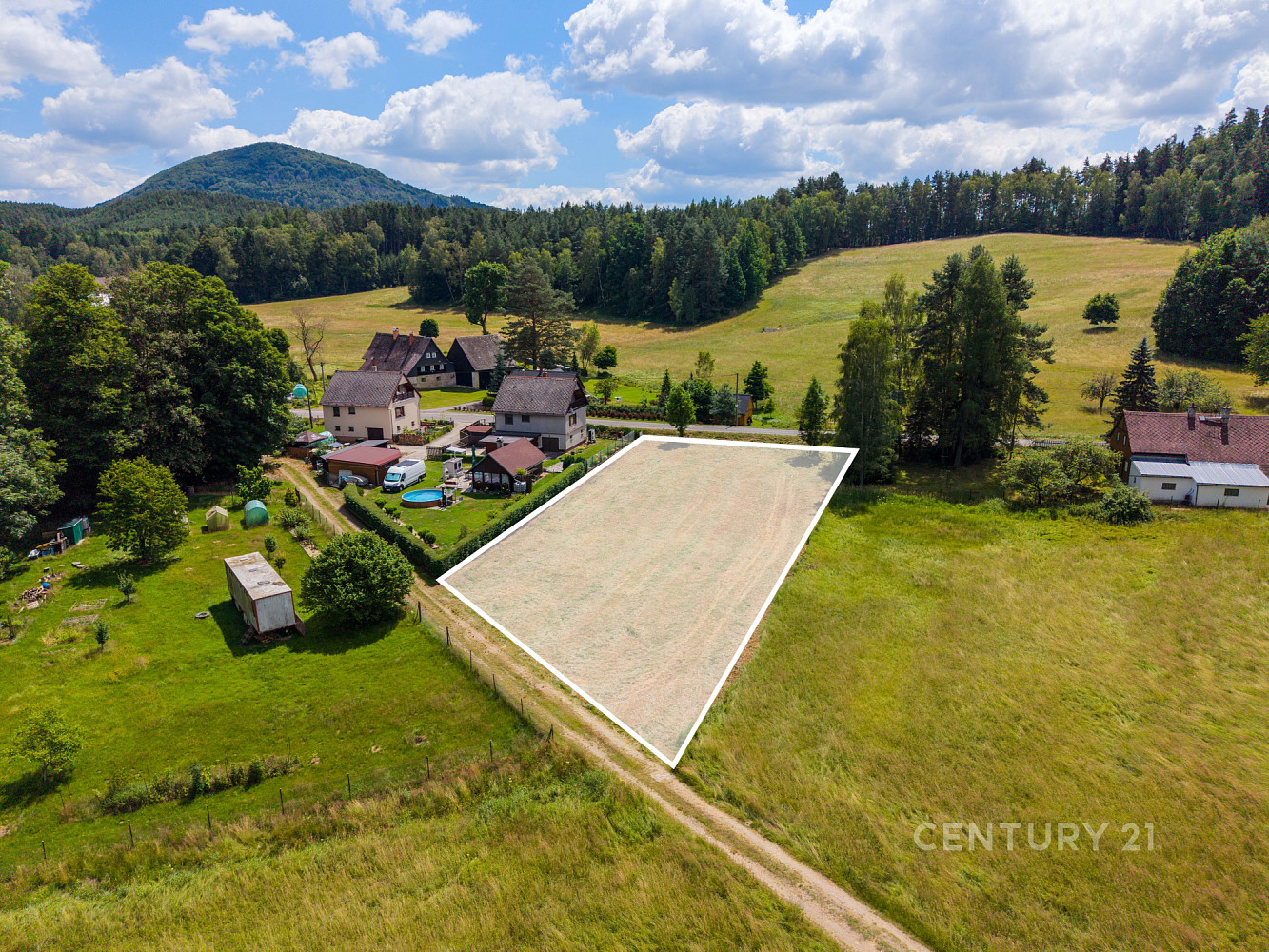 Prodej stavebního pozemku 1 943 m² – fotografie 4