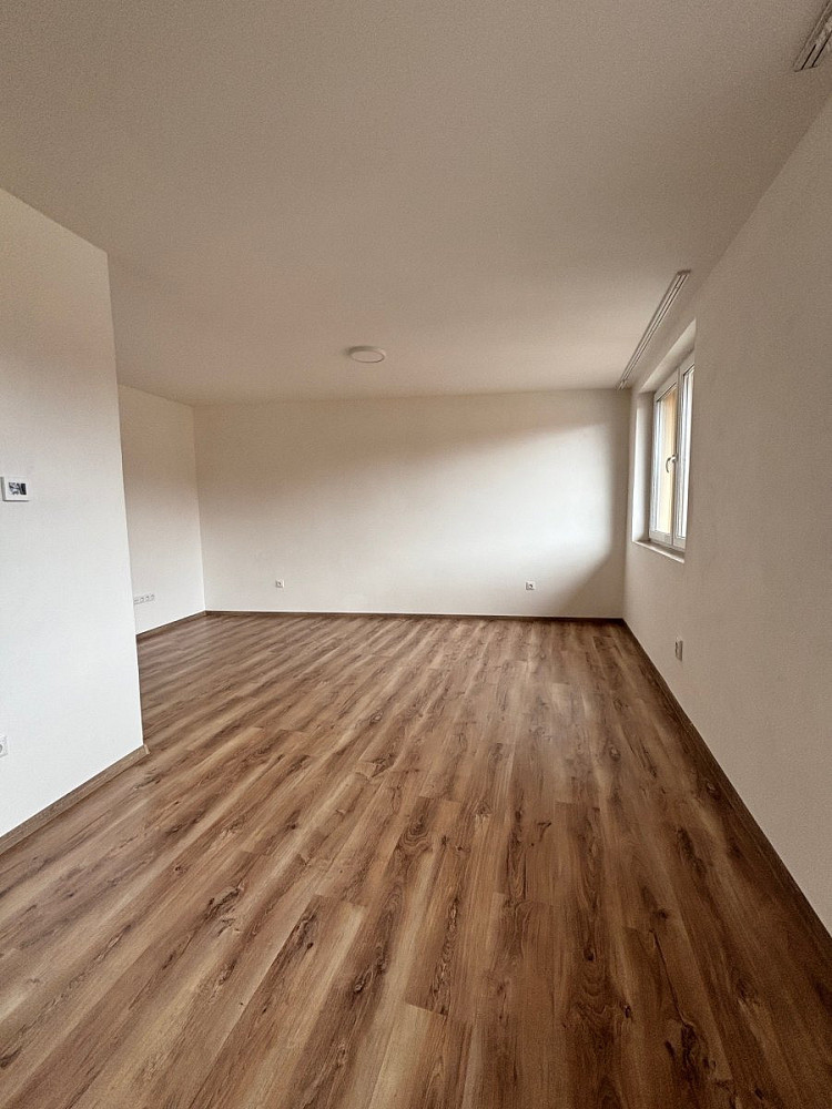 Pronájem bytu 1+kk 31 m² – fotografie 2