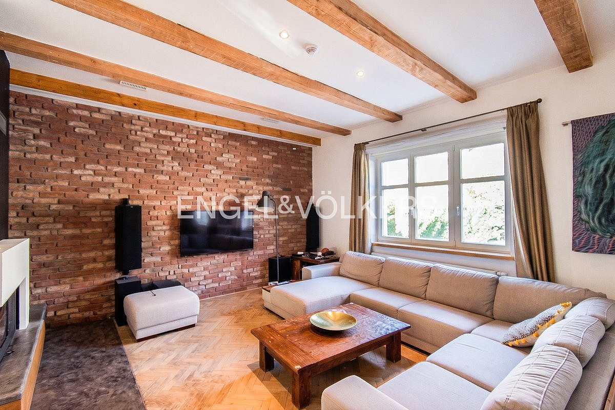 Pronájem domu 360 m² s pozemkem 583 m²