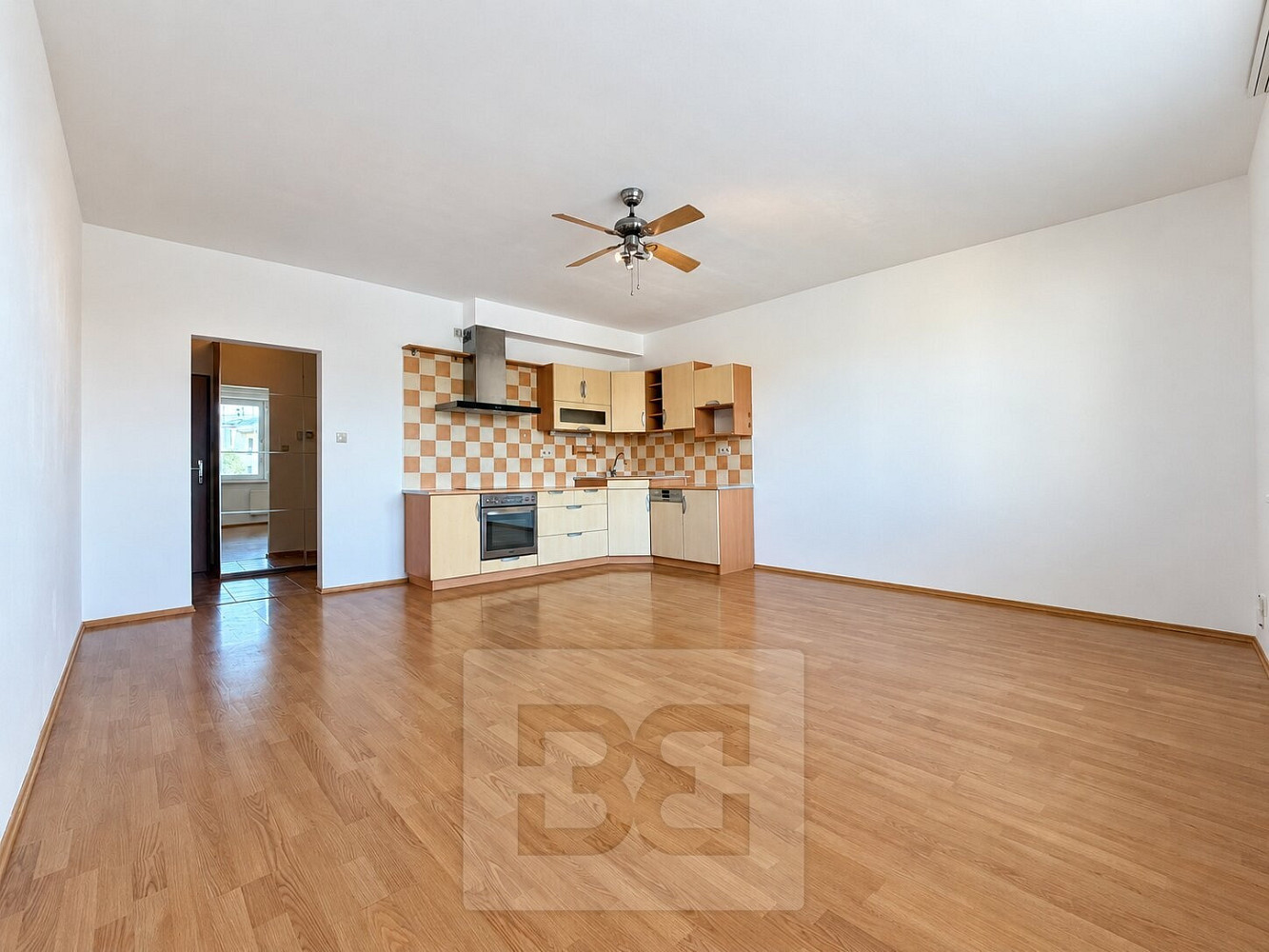 Pronájem bytu 1+kk 39 m² – fotografie 3