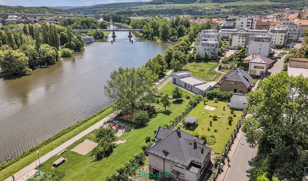 Prodej domu 140 m² s pozemkem 1 042 m², Beroun – náhled fotky 31