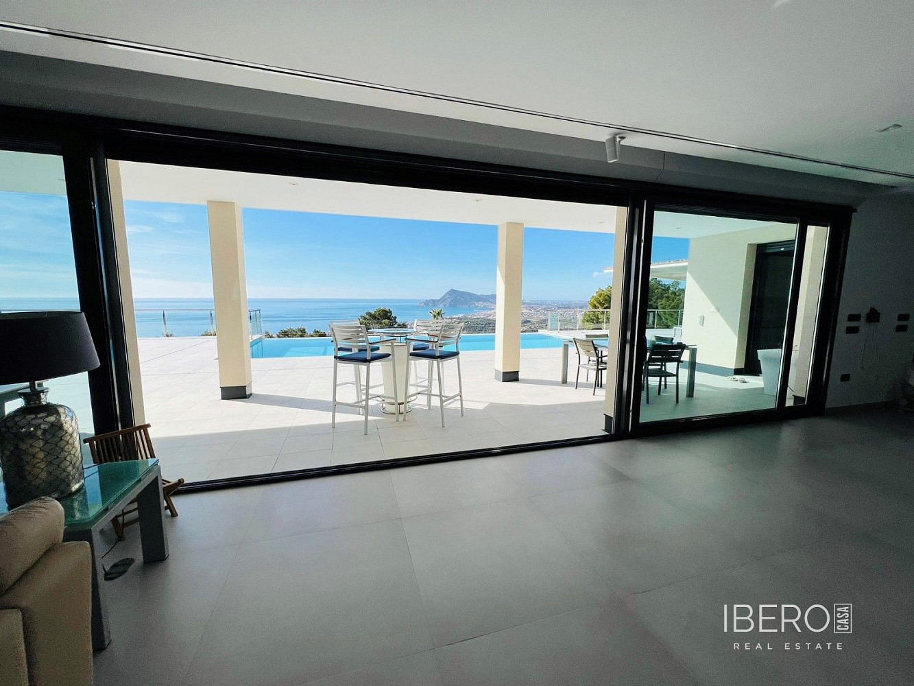 Prodej domu 680 m² s pozemkem 1 680 m² — photo 2