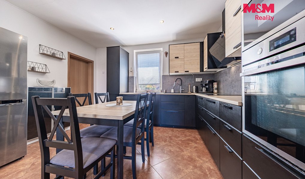 Prodej domu 200 m² s pozemkem 346 m², Komárov – náhled fotky 4