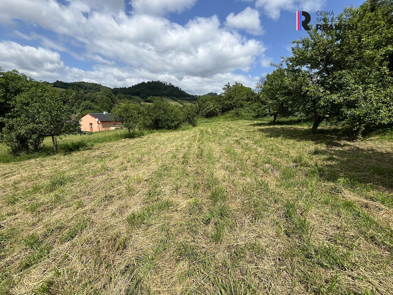 Prodej stavebního pozemku 1 408 m² – fotografie 3