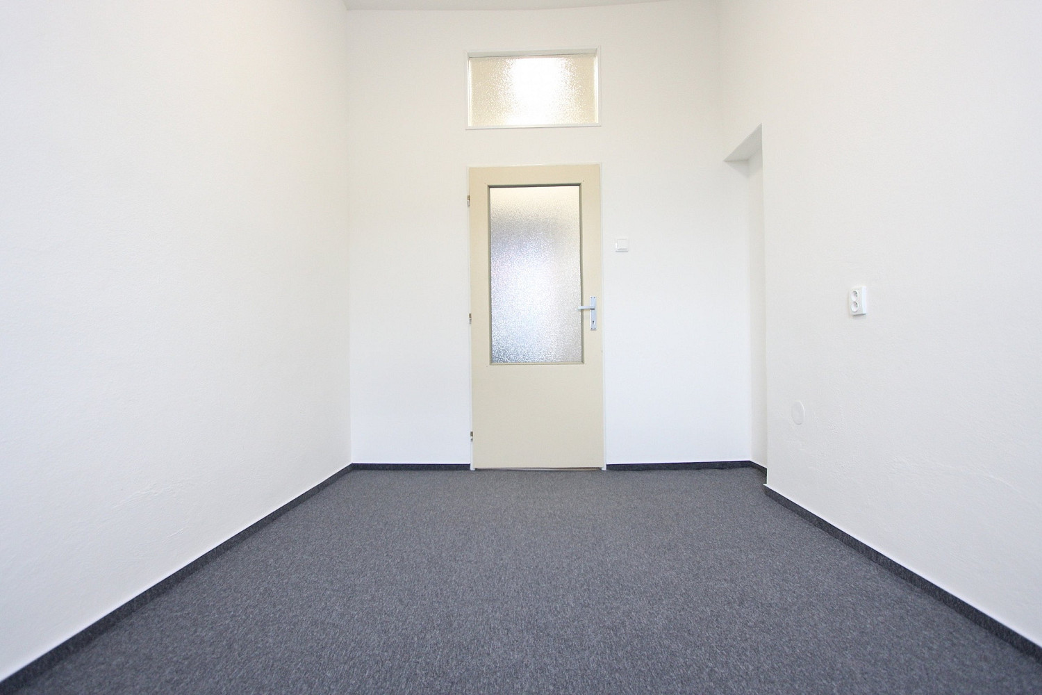 Pronájem bytu 2+kk 36 m² – fotografie 2