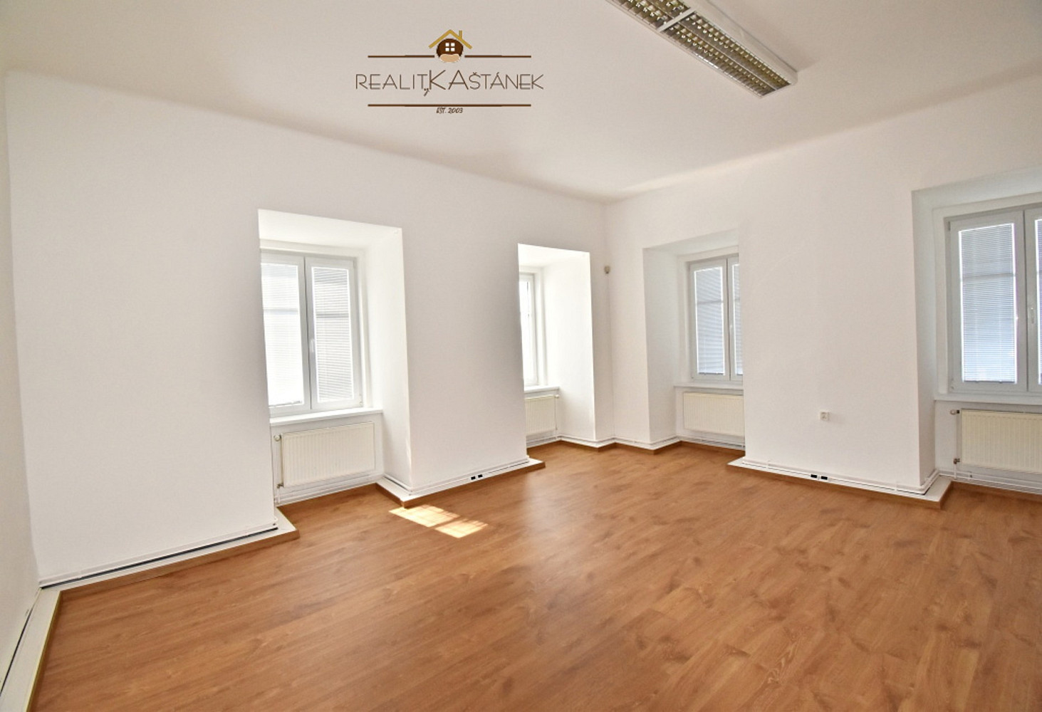 Pronájem kanceláře 111 m² – fotografie 2