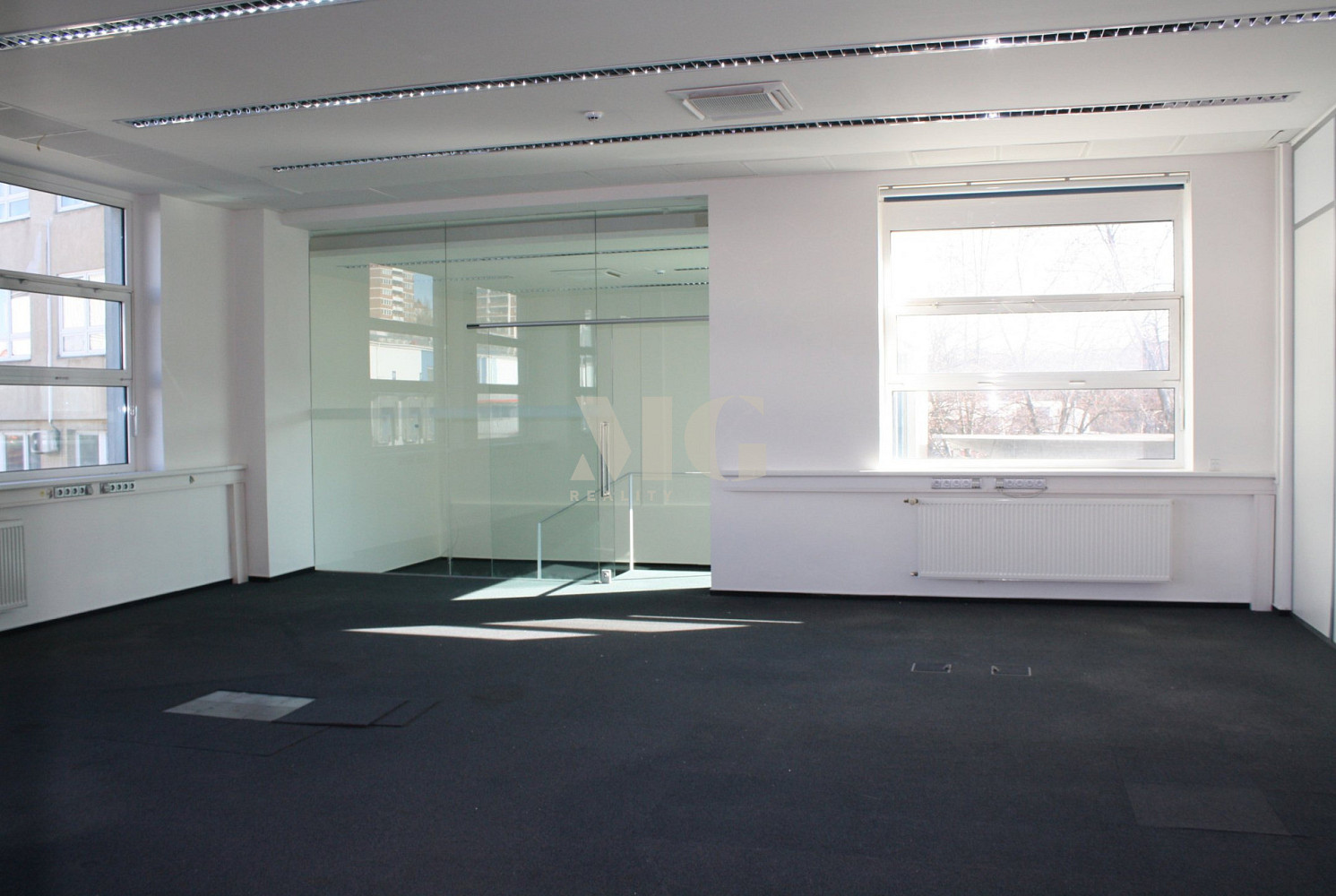 Pronájem obchodních prostor 111 m² — photo 4