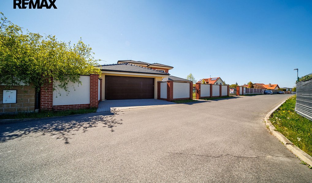 Prodej domu 363 m² s pozemkem 1 608 m², Jesenice – náhled fotky 33