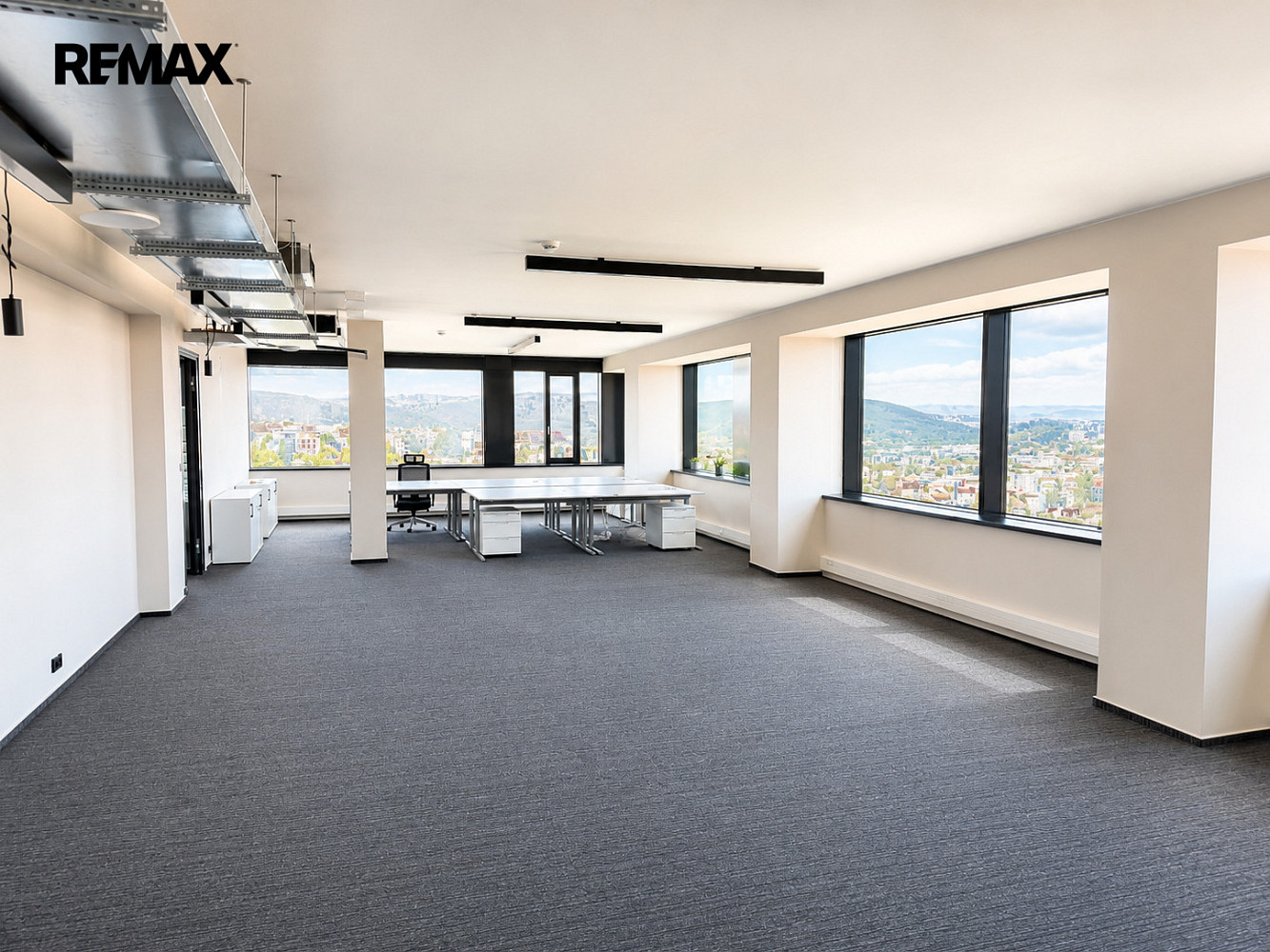 Pronájem kanceláře 240 m² – fotografie 5