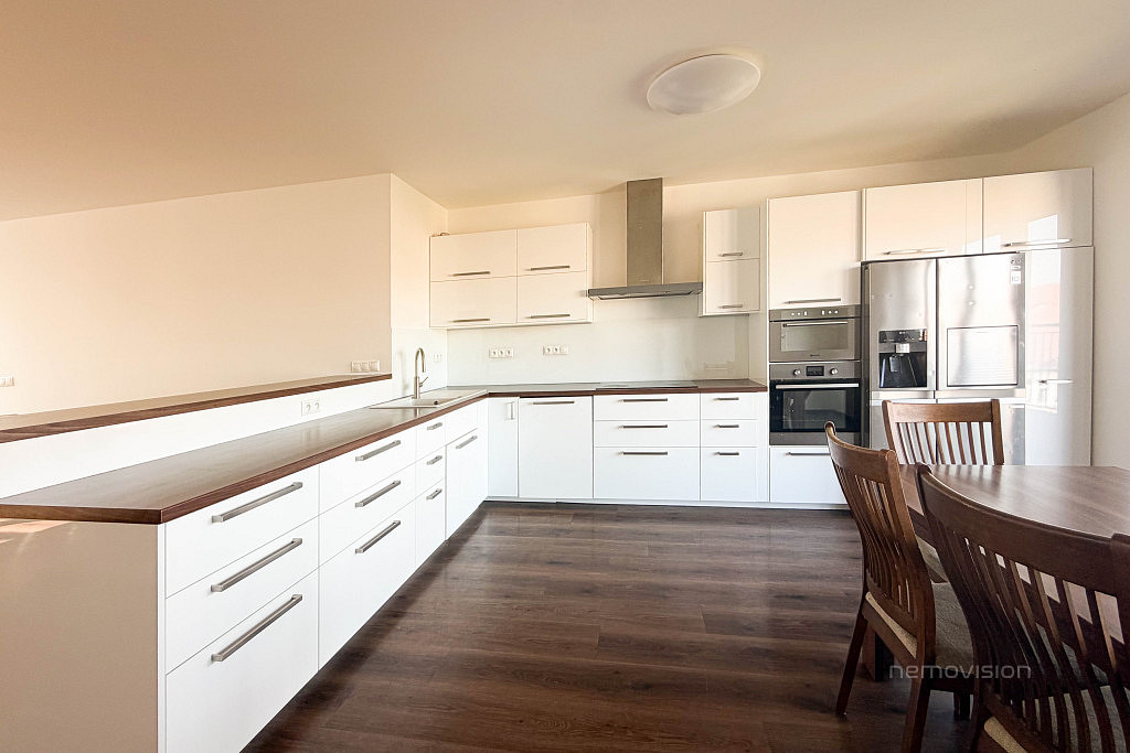 Pronájem bytu 4+kk 122 m²