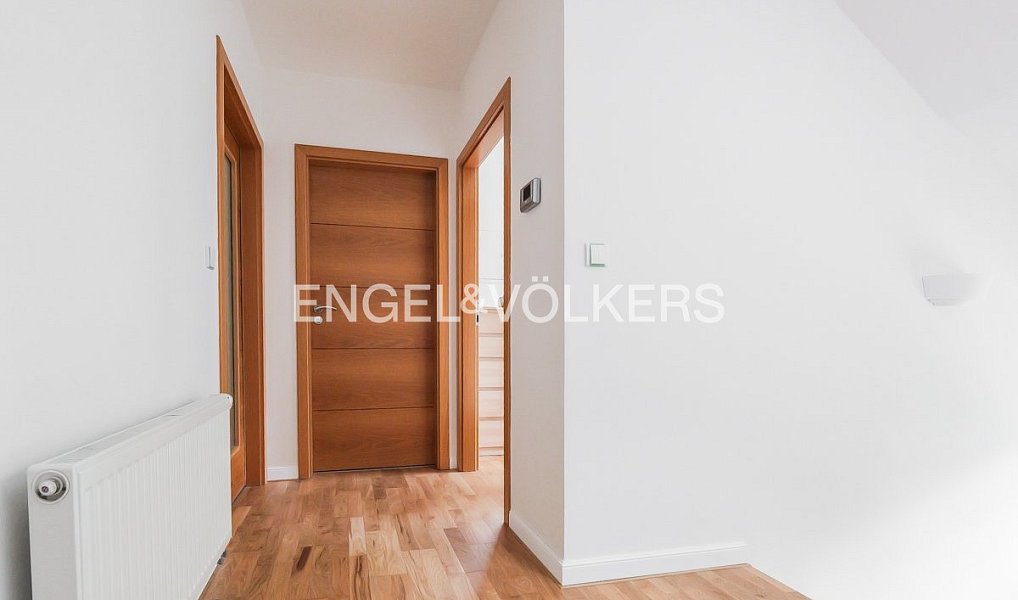 Pronájem domu 351 m² s pozemkem 223 m², Praha – náhled fotky 18