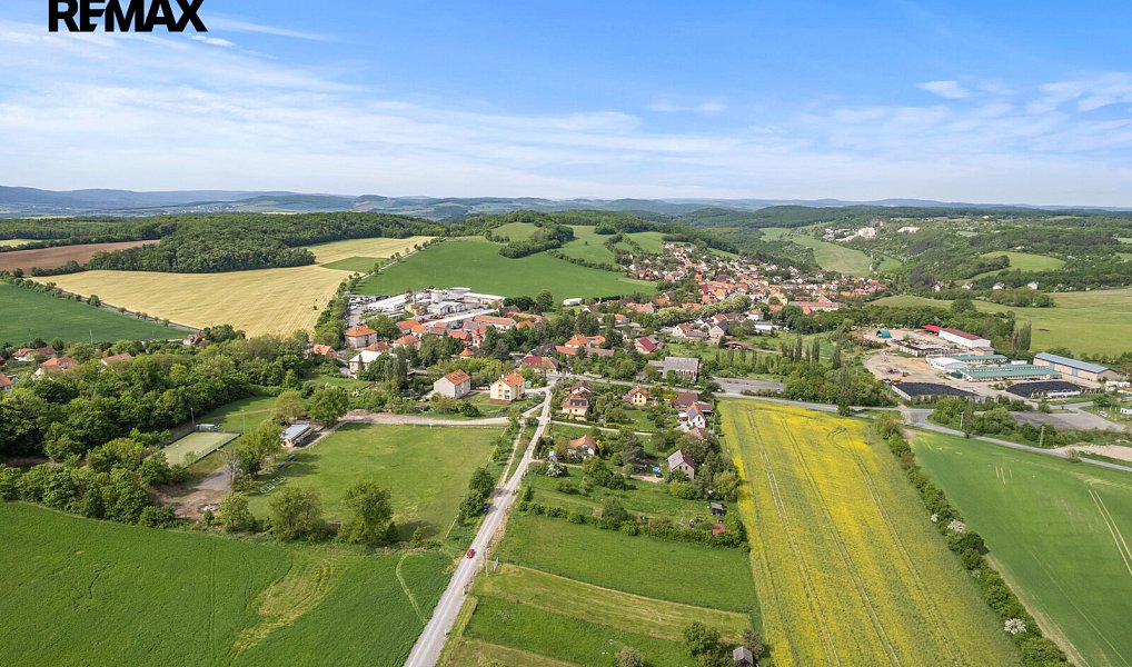 Prodej stavebního pozemku 950 m², Mořina – náhled fotky 8
