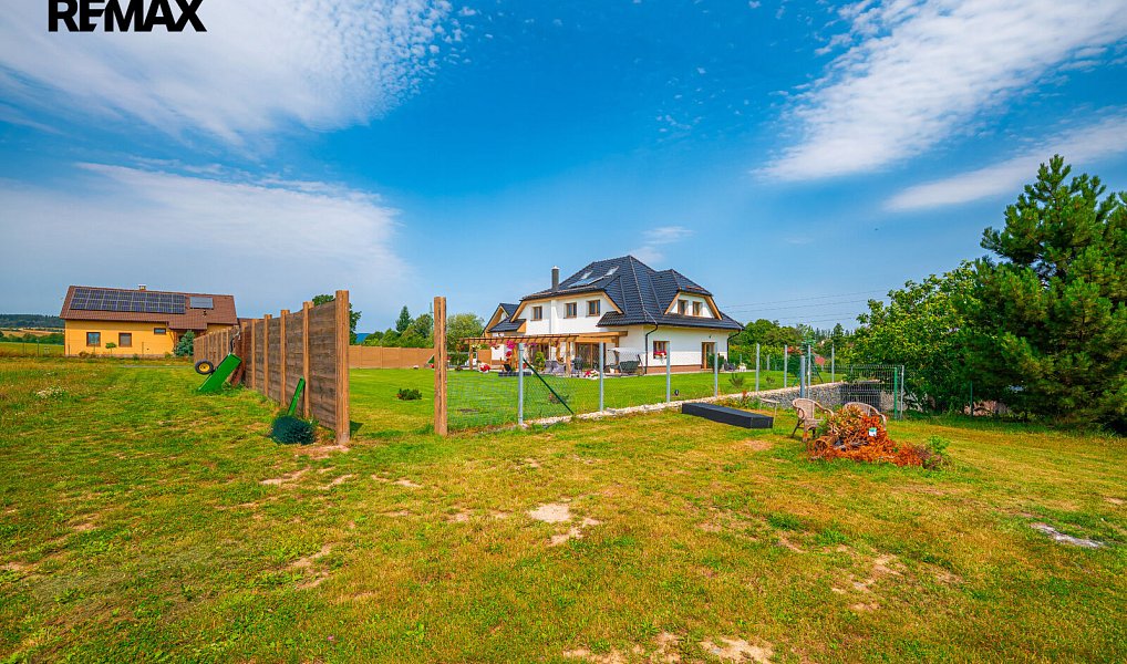 Prodej domu 350 m² s pozemkem 2 074 m², Staré Město – náhled fotky 4