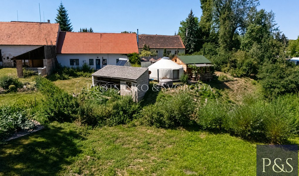 Prodej ubytovacího objektu 300 m², Lhenice – náhled fotky 25