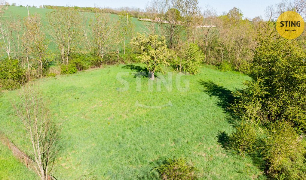 Prodej stavebního pozemku 2 480 m², Kly – náhled fotky 3