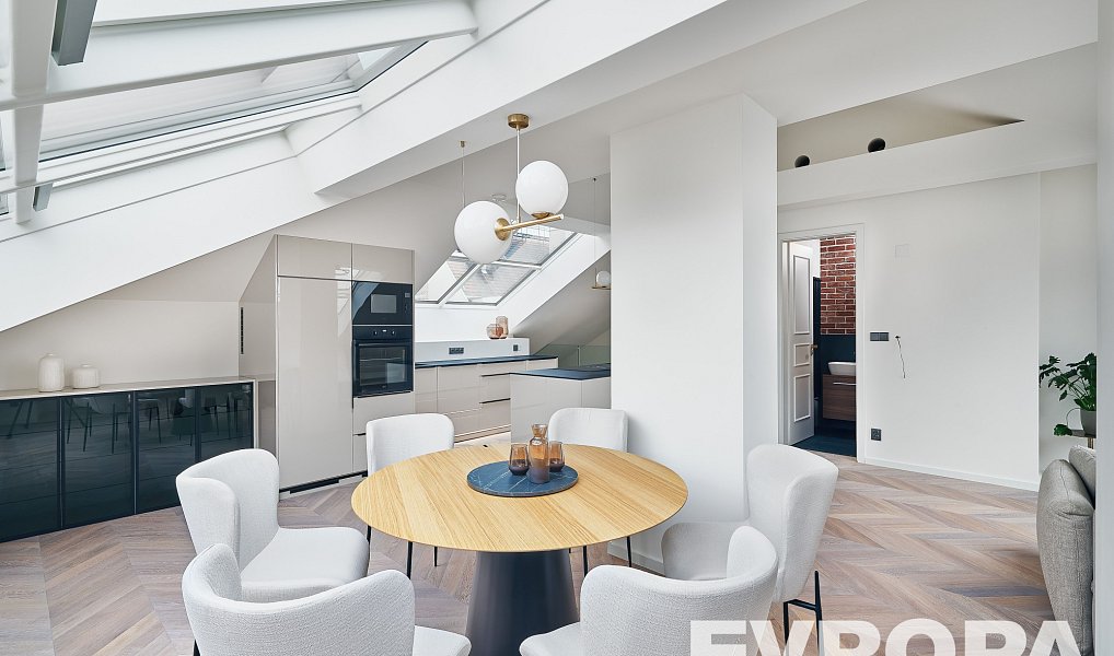 Pronájem bytu 4+kk 119 m², Praha – náhled fotky 2