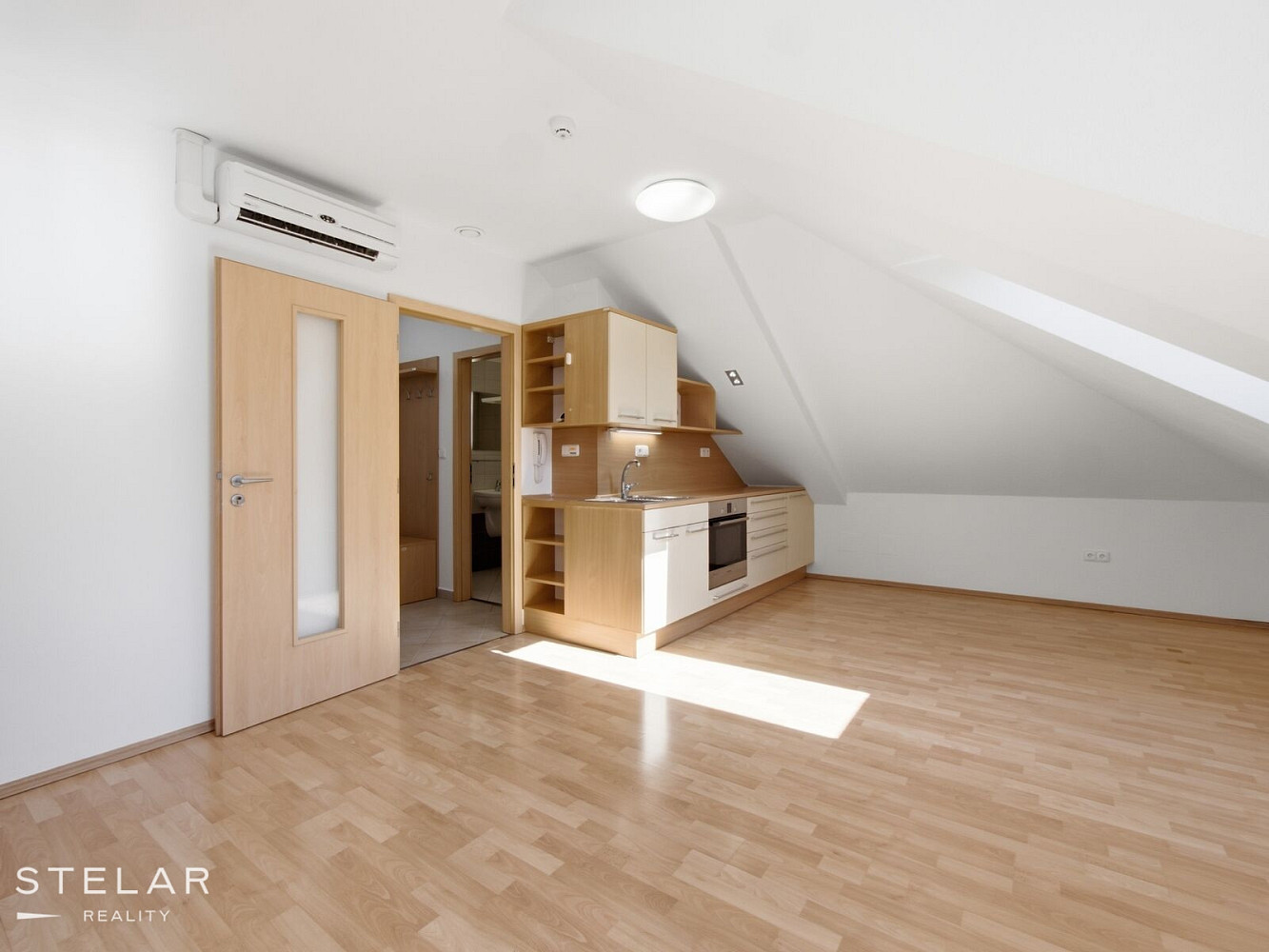 Pronájem bytu 1+kk 35 m²