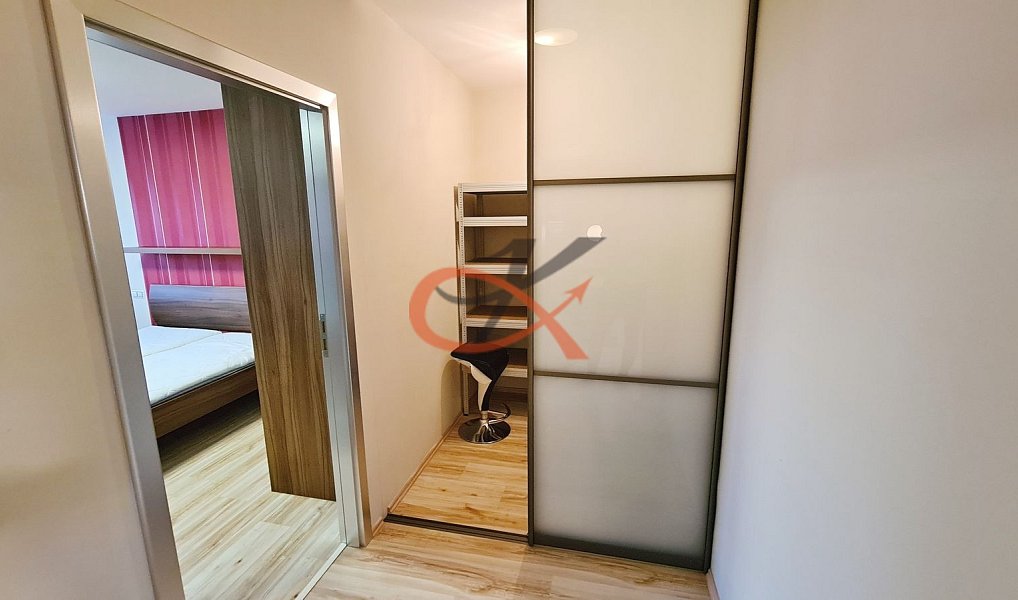 Pronájem bytu 2+1 74 m², Rožnov pod Radhoštěm – náhled fotky 2