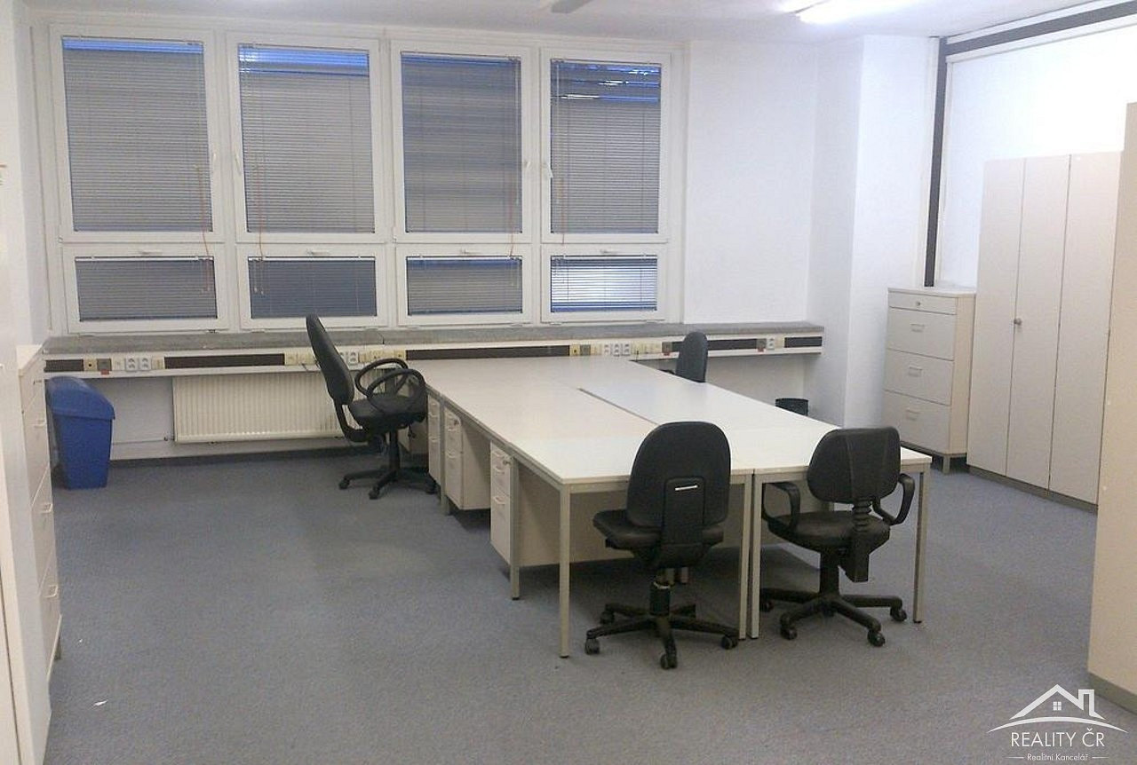 Pronájem kanceláře 907 m² – fotografie 4