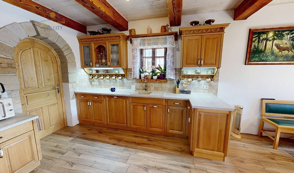 Pronájem domu 638 m² s pozemkem 1 266 m², Okna – náhled fotky 5