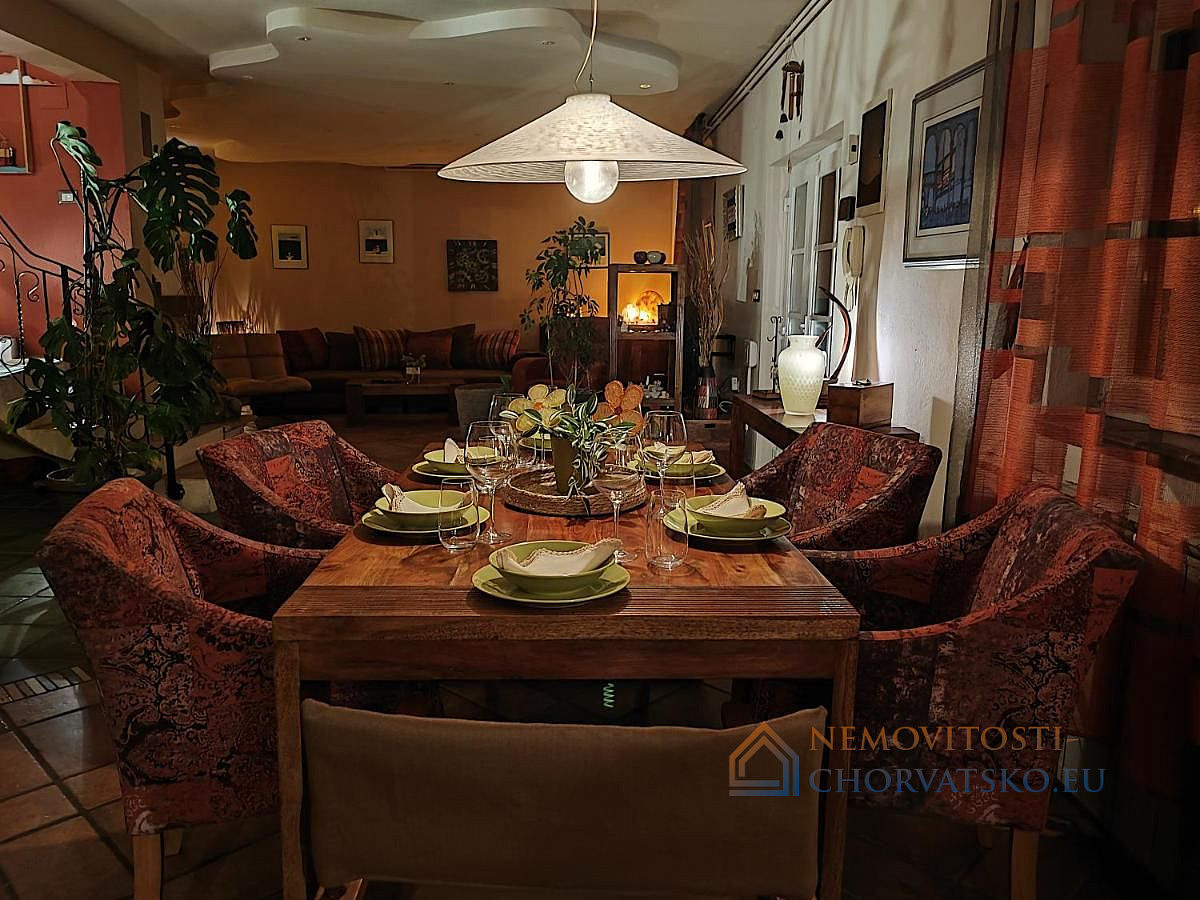 Prodej domu 235 m² s pozemkem 986 m² - Meer
