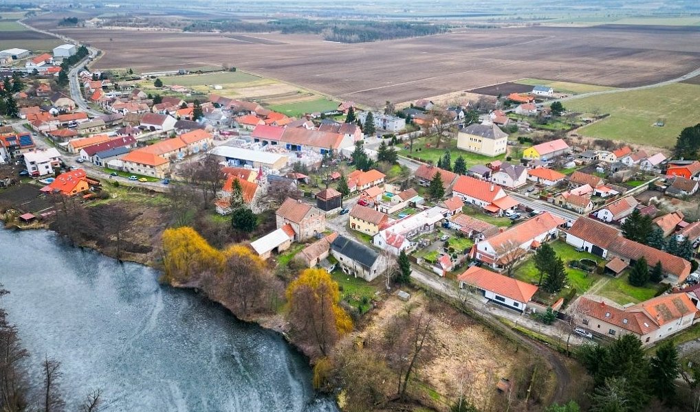 Prodej stavebního pozemku 1 755 m², Hostín u Vojkovic – náhled fotky 7