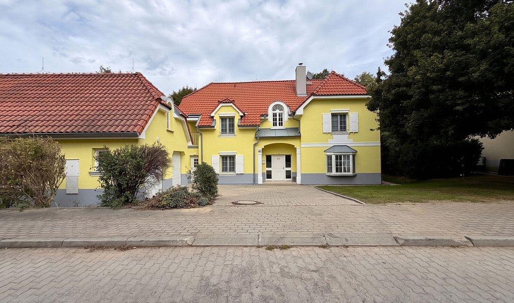 Pronájem domu 302 m² s pozemkem 737 m², Praha – náhled fotky 31