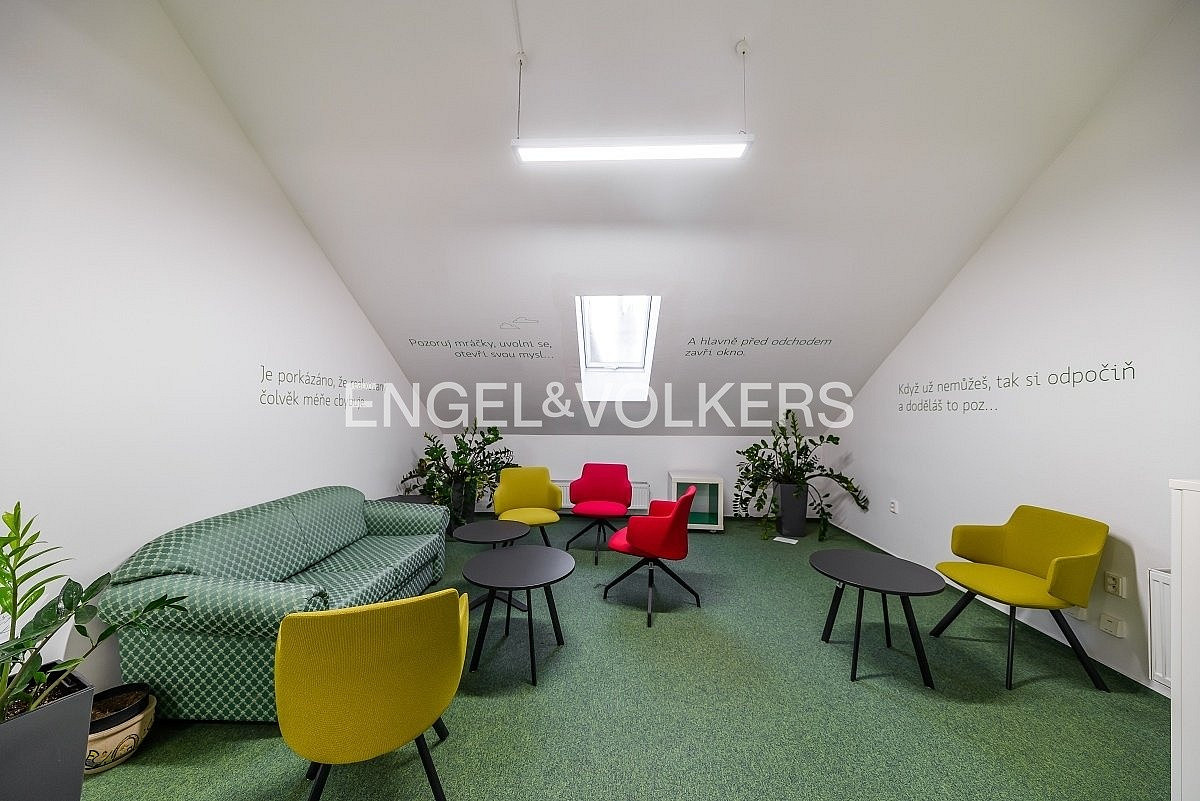 Pronájem kanceláře 224 m² – fotografie 4