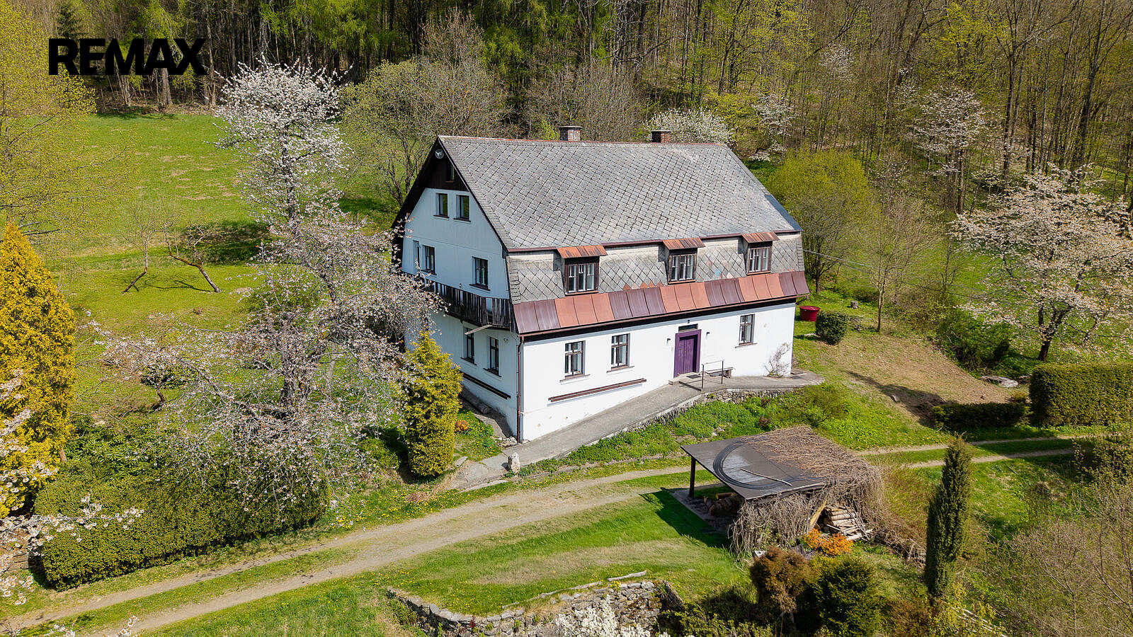Prodej domu 430 m² s pozemkem 10 355 m²