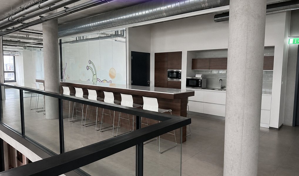 Pronájem kanceláře 440 m², Praha – náhled fotky 2