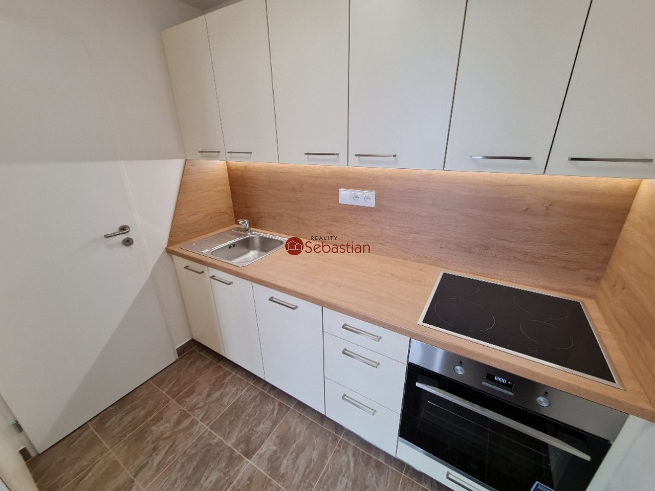 Pronájem bytu 2+1 48 m² — photo 2