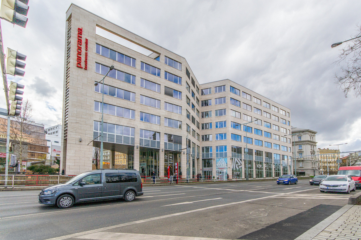 Pronájem kanceláře 450 m²