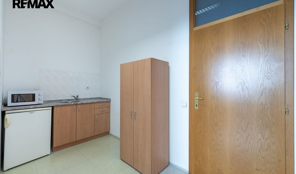 Prodej kanceláře 81 m², Vsetín – náhled fotky 11