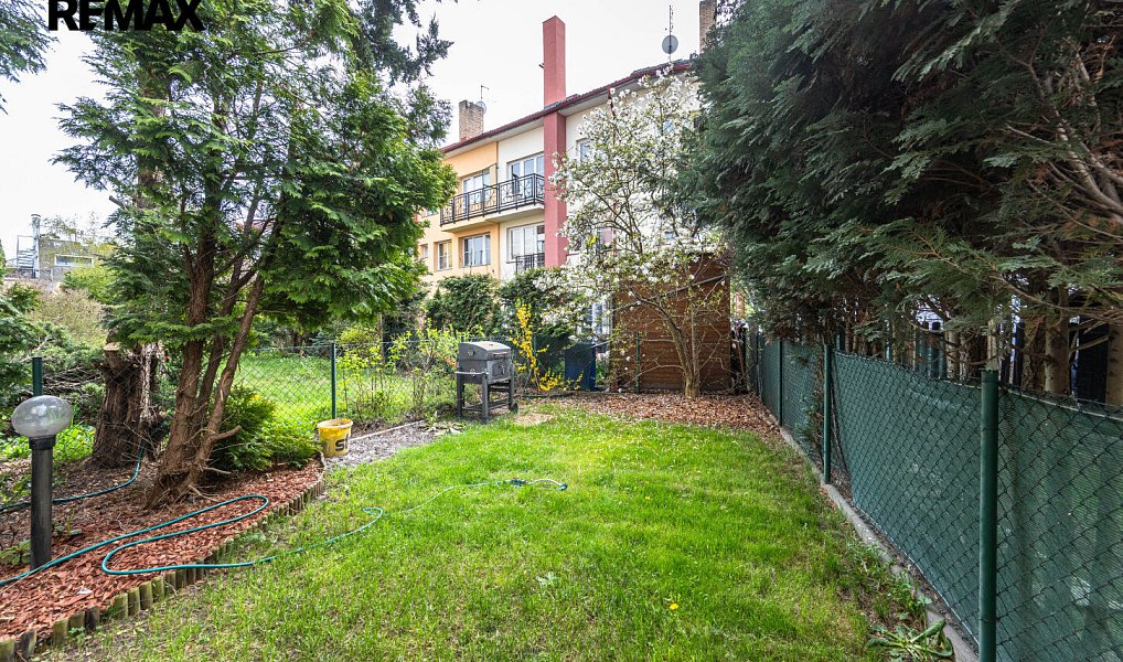 Prodej domu 330 m² s pozemkem 183 m², Praha – náhled fotky 2