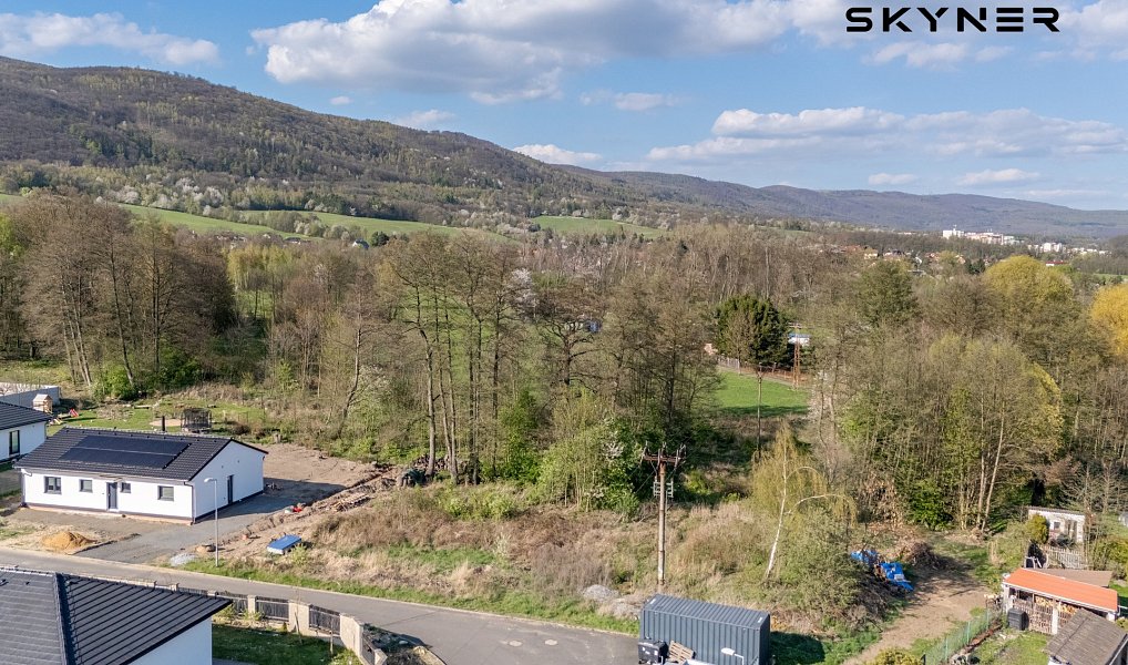 Prodej stavebního pozemku 1 348 m², Přestanov – náhled fotky 9