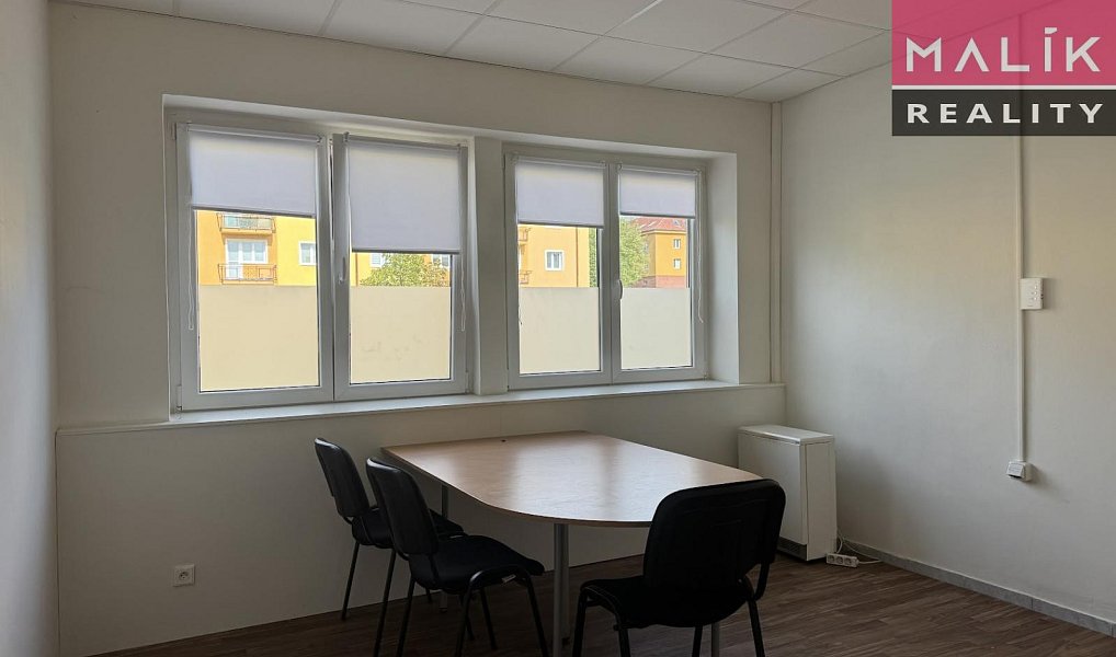 Pronájem kanceláře 12 m², Ostrov – náhled fotky 2