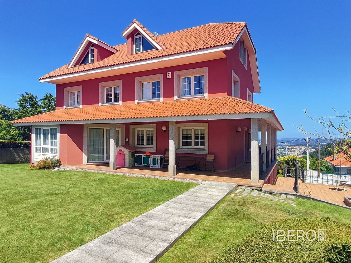 Prodej domu 3 666 m² s pozemkem 3 000 m²