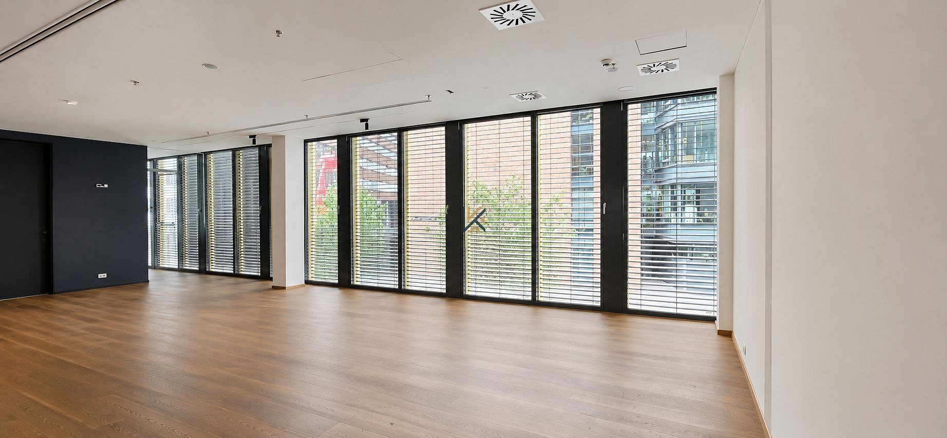 Pronájem komerčního objektu (jiného typu) 1 070 m² – fotografie 3