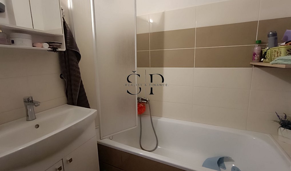 Prodej chaty/chalupy 240 m² s pozemkem 386 m², Hlohovice – náhled fotky 8