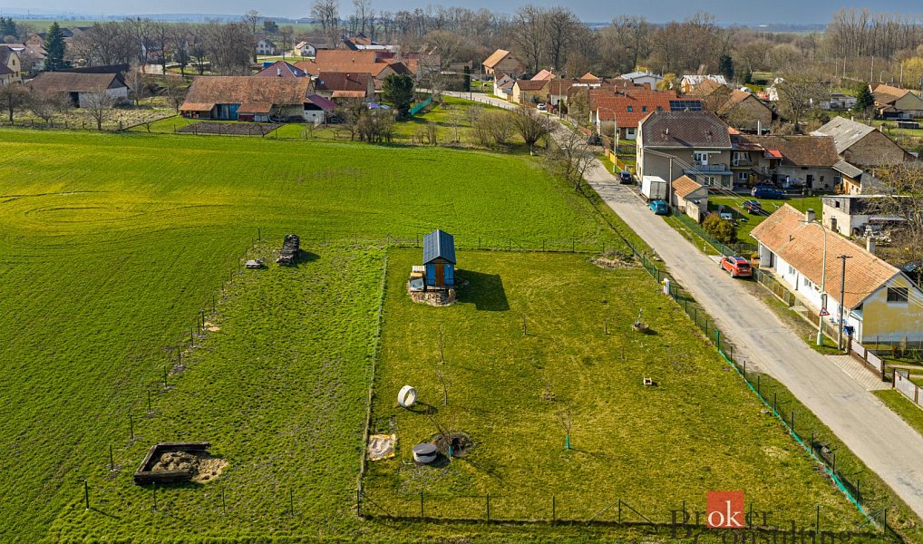 Prodej stavebního pozemku 840 m², Moravany – fotka 1 z 11